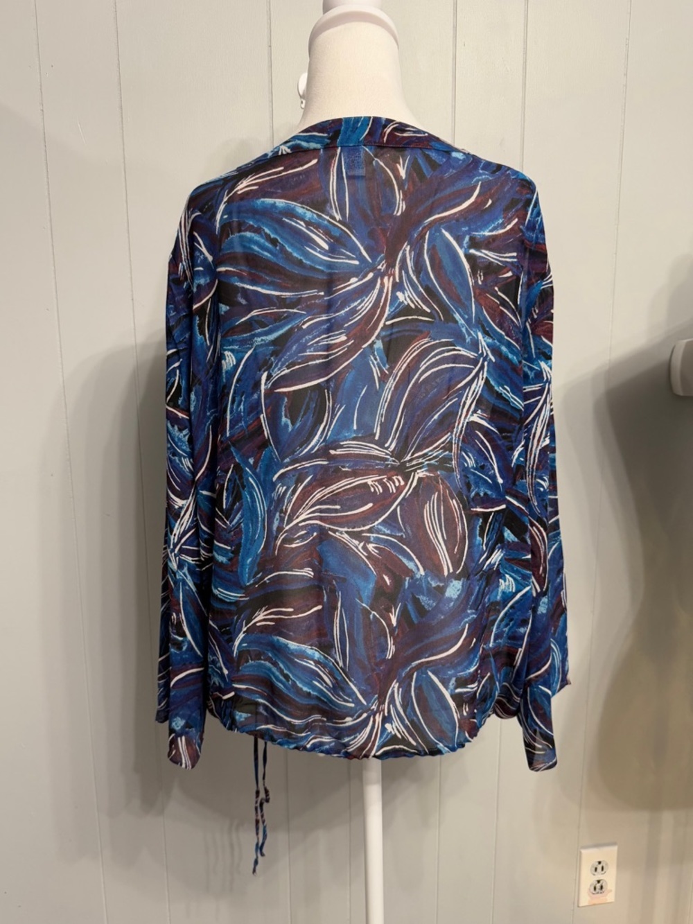 #14) Chico's Blue and White Abstract V-Notch Tunic ( sheer) - Picture 2 of 6